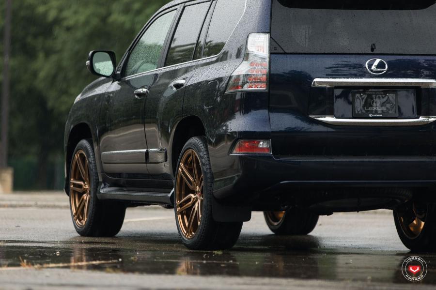 Детали экстерьера Lexus GX460 on Vossen Wheels (HC-1.6) 2017 года  (фото 4 из 34)